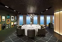 Ambiente de jantar com vista para o mar